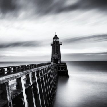 A lighthouse at the port Photographie intitulée "A lighthouse at the…" par Karim Carella, Œuvre d'art originale, Photographie numérique
