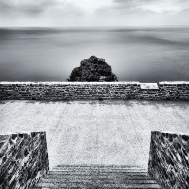 Photographie intitulée "Terrace overlooking…" par Karim Carella, Œuvre d'art originale, Photographie numérique