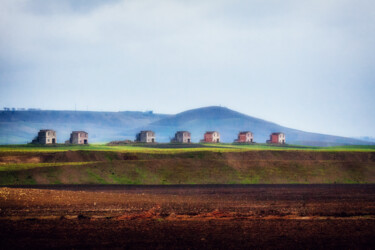 Fotografia zatytułowany „Seven homesteads” autorstwa Karim Carella, Oryginalna praca, Fotografia cyfrowa