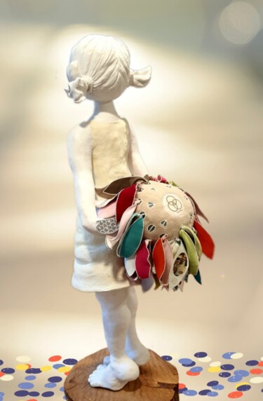 Sculpture intitulée "Au-delà et la Boule…" par Juka, Œuvre d'art originale, Argile