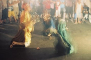 Photographie intitulée "dancing in the night" par Patrice Karkos, Œuvre d'art originale