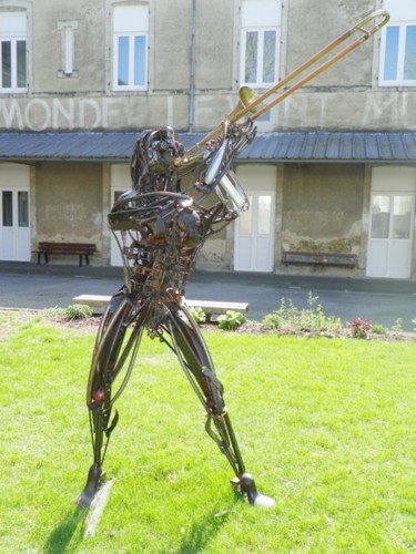 Sculpture intitulée "Tromboniste_(3).JPG" par Karlito Randriamahefa Lewandoski, Œuvre d'art originale