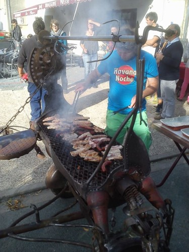 Artigianato intitolato "barbecue-mouton-de-…" da Karlito Randriamahefa Lewandoski, Opera d'arte originale