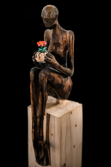 Sculpture titled "Rescapée du Futur (…" by Karmax, Original Artwork, Wood