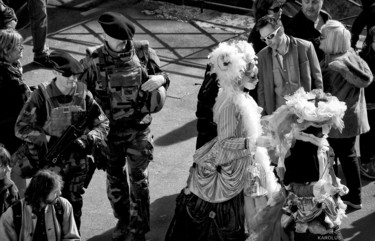 Photographie intitulée "023.Carnaval-Annecy…" par Karolus, Œuvre d'art originale, Photographie numérique