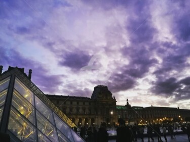 Fotografia intitolato "Purple Louvre ©" da Kasiopea, Opera d'arte originale, Fotografia digitale