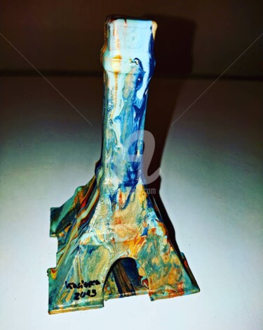 Sculpture intitulée "Eiffel tower ©" par Kasiopea, Œuvre d'art originale, Papier mâché