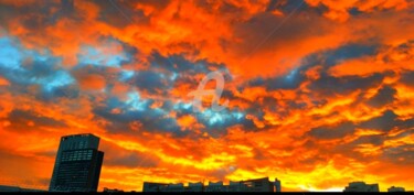 Photographie intitulée "Très beau ciel oran…" par Kasiopea, Œuvre d'art originale, Photographie numérique