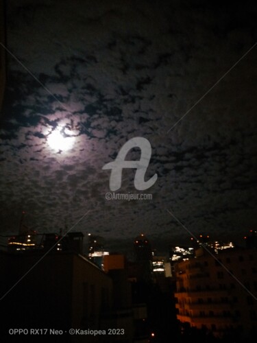 Photographie intitulée "Lune au dessus des…" par Kasiopea, Œuvre d'art originale, Photographie numérique