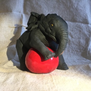 Scultura intitolato "Elephant" da Katerina Sherman, Opera d'arte originale, Ceramica