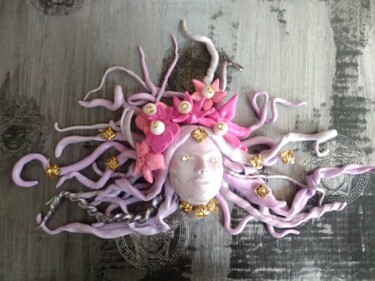 Sculptuur getiteld "Summer Medusa (Swar…" door Katha B, Origineel Kunstwerk, Klei