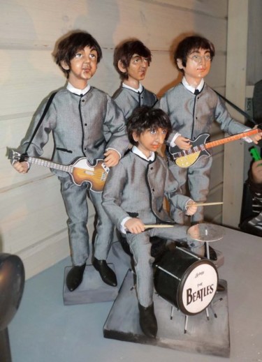 Скульптура под названием "Dolls The Beatles" - Катя, Подлинное произведение искусства, Другой