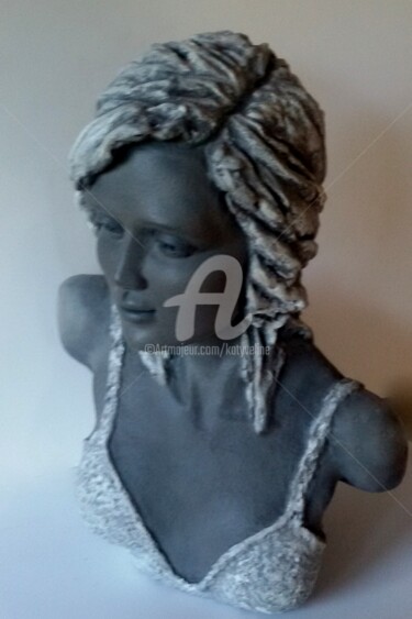 Sculpture titled "Yris" by Katyveline Ruiz, Original Artwork, Terra cotta