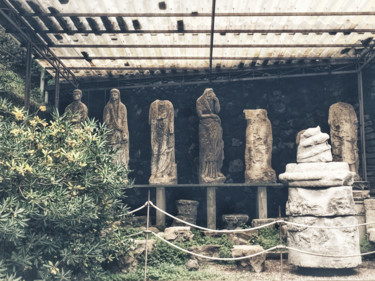godess statues in Pompei Photographie intitulée "godess statues in P…" par Katherine Lee, Œuvre d'art originale, Photographie numérique