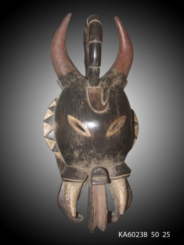 Sculpture titled "Masque Gouro de la…" by Kebe, Original Artwork, Wood