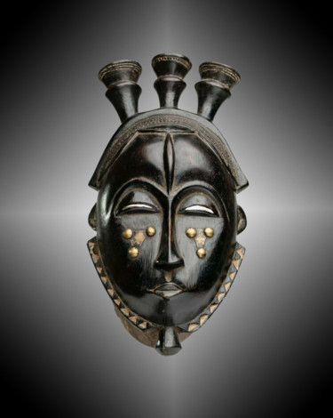 Escultura intitulada "Masque Yahoure art…" por Kebe, Obras de arte originais, Madeira
