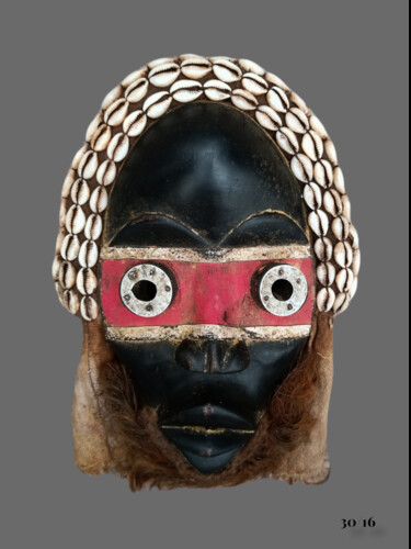 Scultura intitolato "Masque Dan yacouba…" da Kebe, Opera d'arte originale, Legno