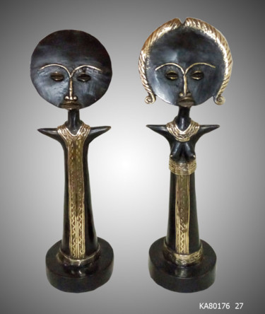 Escultura intitulada "Couple Statuette Po…" por Kebe, Obras de arte originais, Metais