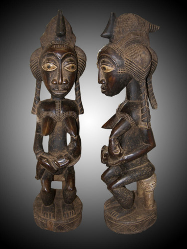 Skulptur mit dem Titel "Statuette Baoule ar…" von Kebe, Original-Kunstwerk, Holz
