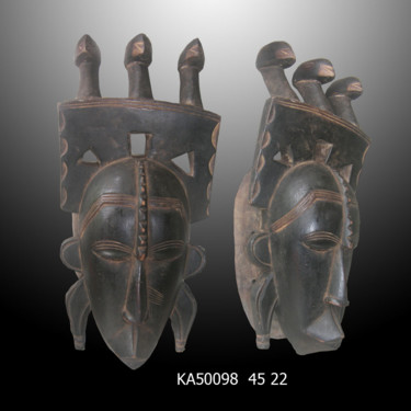Skulptur mit dem Titel "Masque Djiminie  ar…" von Kebe, Original-Kunstwerk, Holz