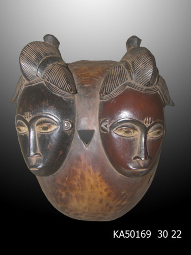 Escultura intitulada "Masque Baoulé art…" por Kebe, Obras de arte originais, Madeira