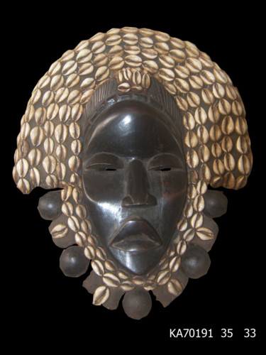 Skulptur mit dem Titel "Masque Dan de la co…" von Kebe, Original-Kunstwerk, Holz