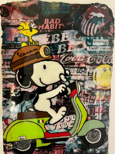 拼贴 标题为“Snoopy Vespa on tou…” 由Kellnington, 原创艺术品, 树脂