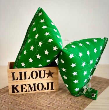 Art textile intitulée ""Le KissKool"" par Lilou Sauvegrain (Kemoji), Œuvre d'art originale, Accessoires
