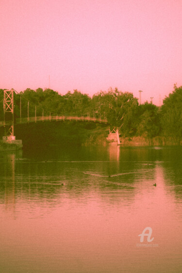 Fotografie mit dem Titel "Across the Bridge" von Kerem Bozdogan, Original-Kunstwerk, Digitale Fotografie