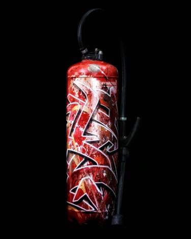 Escultura intitulada "EXTINCTEUR" por Kesa Graffiti, Obras de arte originais, Tinta spray
