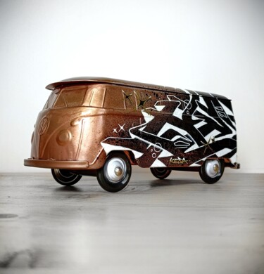 Escultura intitulada "VW GOLD" por Kesa Graffiti, Obras de arte originais, Tinta spray