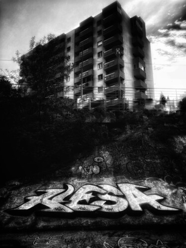 Photographie intitulée "Montpellier" par Kesa Graffiti, Œuvre d'art originale, Photographie manipulée
