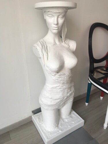 Escultura titulada "La femme de sable." por Kevin Germain, Obra de arte original, Yeso
