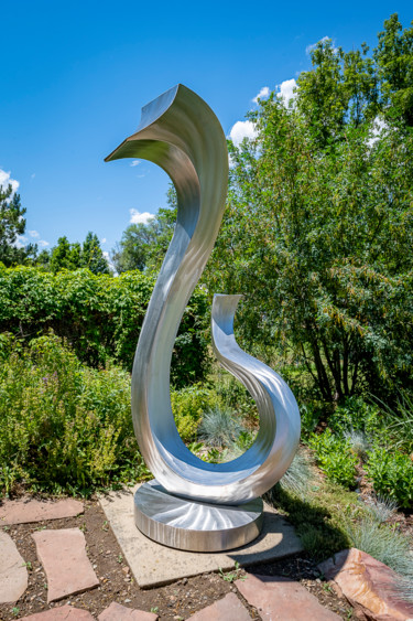 Скульптура под названием "Swans on the Lake" - Kevin Robb, Подлинное произведение искусства, Металлы