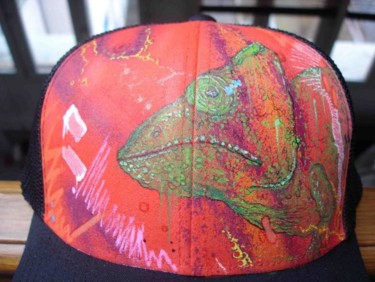 Art textile intitulée "custom cap cameleon" par Kho, Œuvre d'art originale