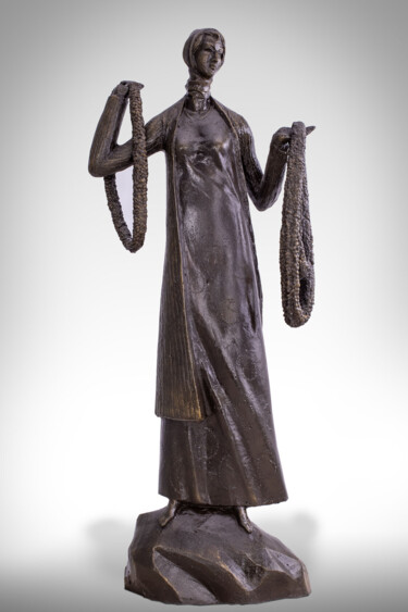 Scultura intitolato "saleswoman" da Khurshed Husenov, Opera d'arte originale, Bronzo