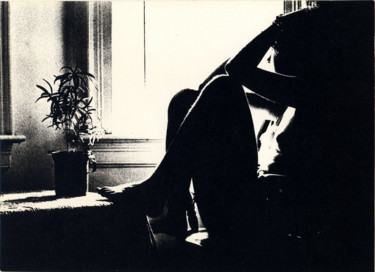 Fotografia intitolato "Window Stare" da Llewellyn Berry, Opera d'arte originale, fotografia a pellicola