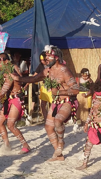Photographie intitulée "danses aborigènes" par Christine Pons, Œuvre d'art originale, Photographie numérique