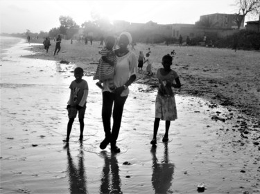 Fotografia intitolato "sur la plage à Dakar" da Christine Pons, Opera d'arte originale