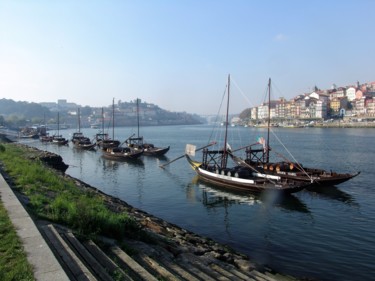 Photographie intitulée "embarcations à Porto" par Christine Pons, Œuvre d'art originale