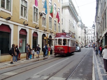 Photographie intitulée "Le tramway à Lisbon…" par Christine Pons, Œuvre d'art originale