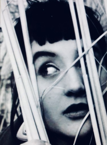 Photographie intitulée "Jeune Femme à la Fr…" par Kirlian, Œuvre d'art originale, Photographie numérique