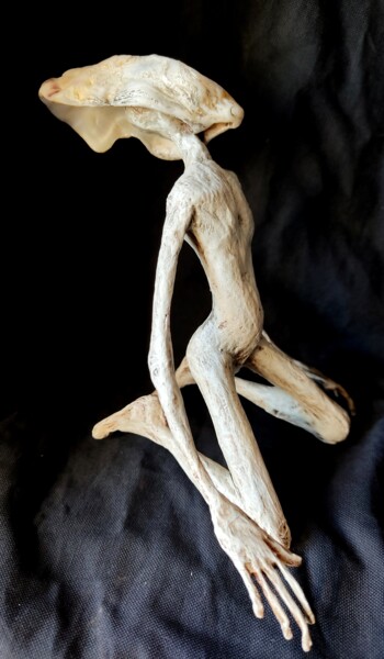 Sculpture intitulée "Aliéné (2)" par Karine Krynicki, Œuvre d'art originale, Papier mâché