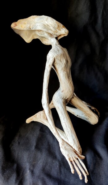 Sculpture intitulée "Aliéné (2)" par Karine Krynicki, Œuvre d'art originale, Papier mâché