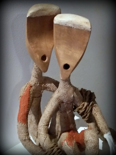 Sculpture intitulée "L'attachement" par Karine Krynicki, Œuvre d'art originale, Techniques mixtes