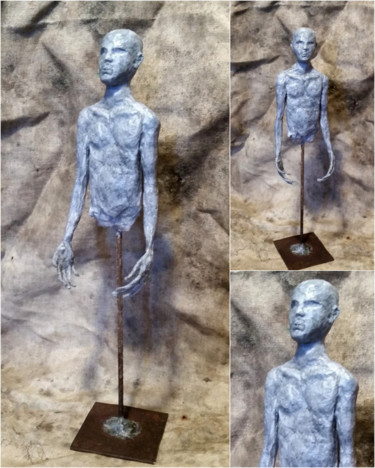 Sculpture intitulée "L'homme bleu" par Karine Krynicki, Œuvre d'art originale, Papier