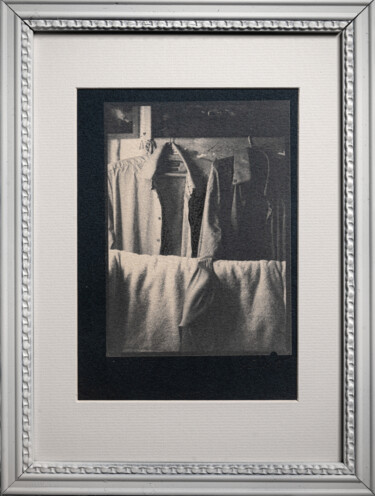 Photographie intitulée "the shirts" par Klara Stojanikova, Œuvre d'art originale, Photographie argentique