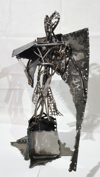 Skulptur mit dem Titel "ANGEL WITH BROKEN W…" von Kloska Ovidiu, Original-Kunstwerk, Metalle