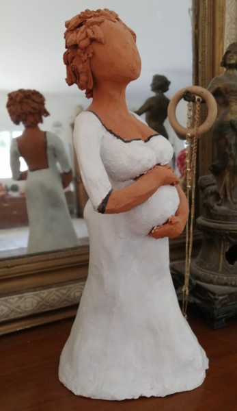 Sculpture intitulée "La grossesse" par Claire Ferrari (klrferr), Œuvre d'art originale, Argile