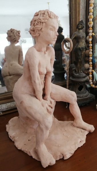 Sculptuur getiteld "Julia" door Claire Ferrari (klrferr), Origineel Kunstwerk, Klei